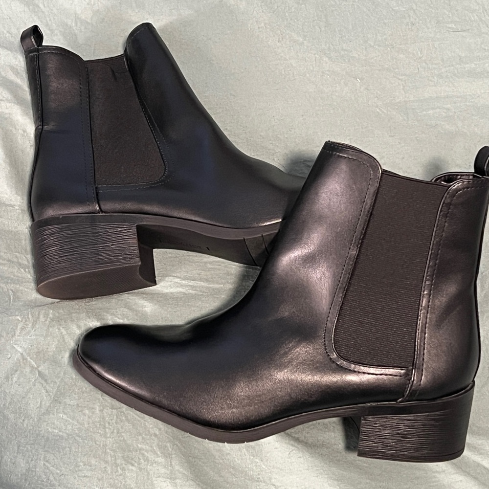 Kenneth Cole Reaction Salas Black Chelsea Ankle Boots Women’s Size 9